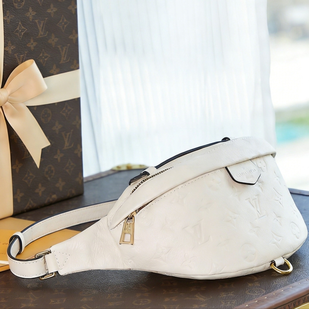 <AUTHENTIC>Louis Vuitton  Leather Waist Bag in White - Picture 5 of 6